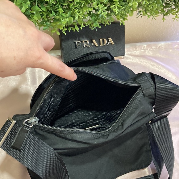 🔥Flash Sale🔥 ❤️ Prada Vintage Nylon Messenger Bag ❤️ - Picture 13 of 17